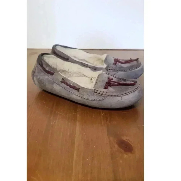 UGG Australia Brett slippers womens size 7 grey and‎ purple runs big suede - Picture 3 of 7